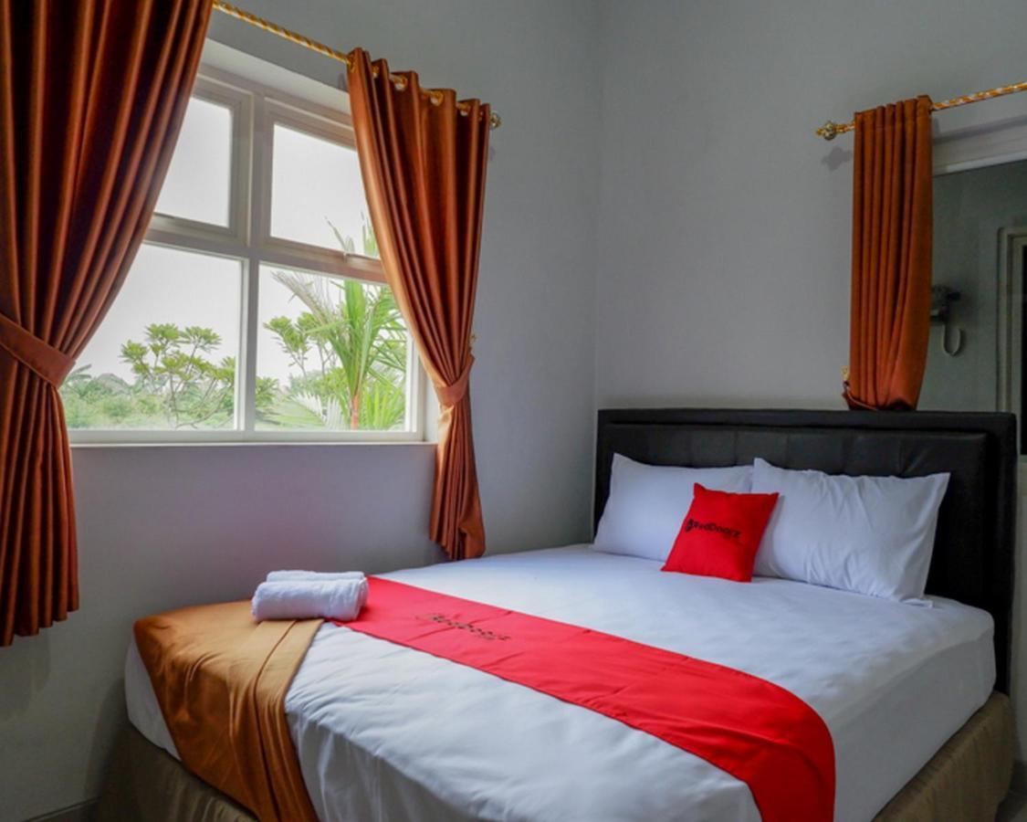 Reddoorz @ City Park Medoho Semarang Alastuwo Eksteriør billede